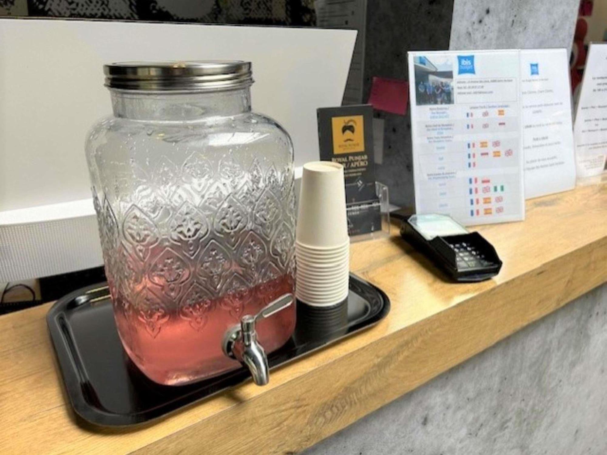 南特圣埃尔布兰宜必思快捷酒店 外观 照片