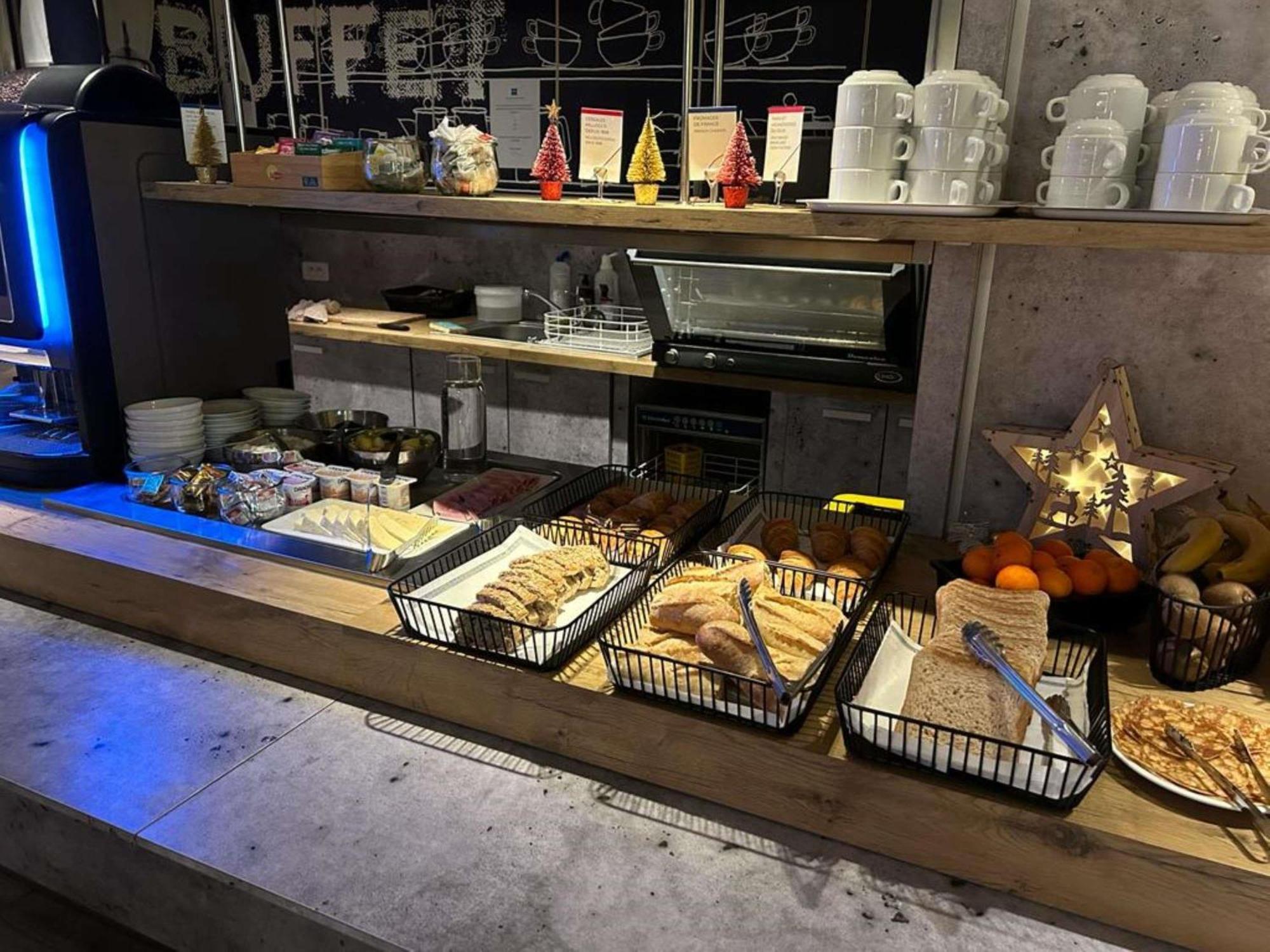 南特圣埃尔布兰宜必思快捷酒店 外观 照片